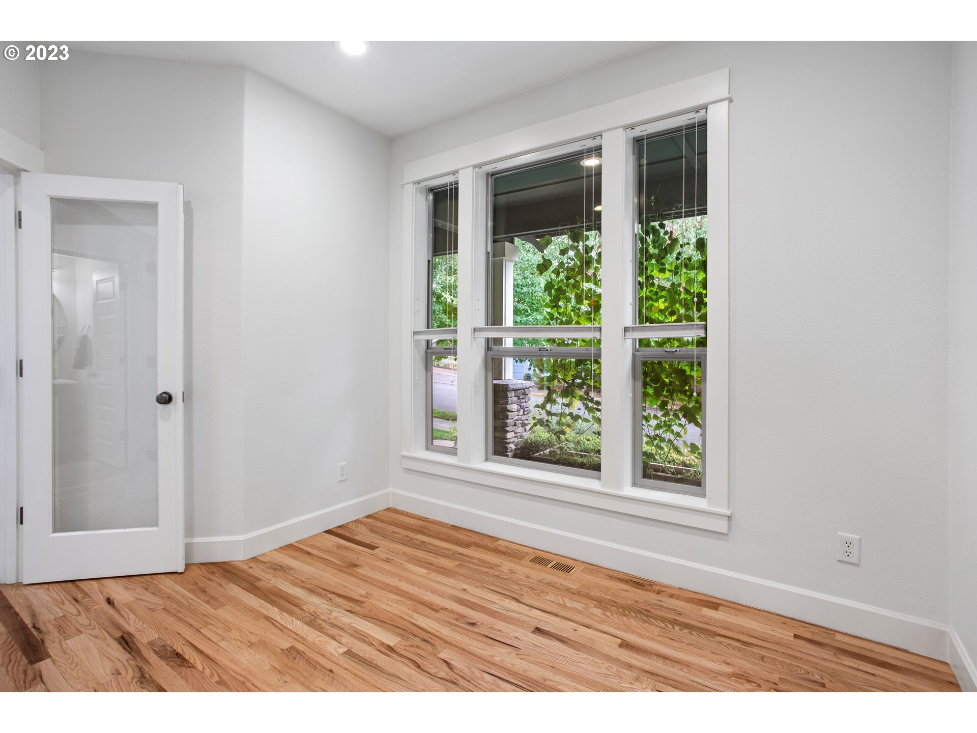 3035 Southwest Carson Street Portland, OR 97219 - Photo 17 of 36 Gallery Image 17