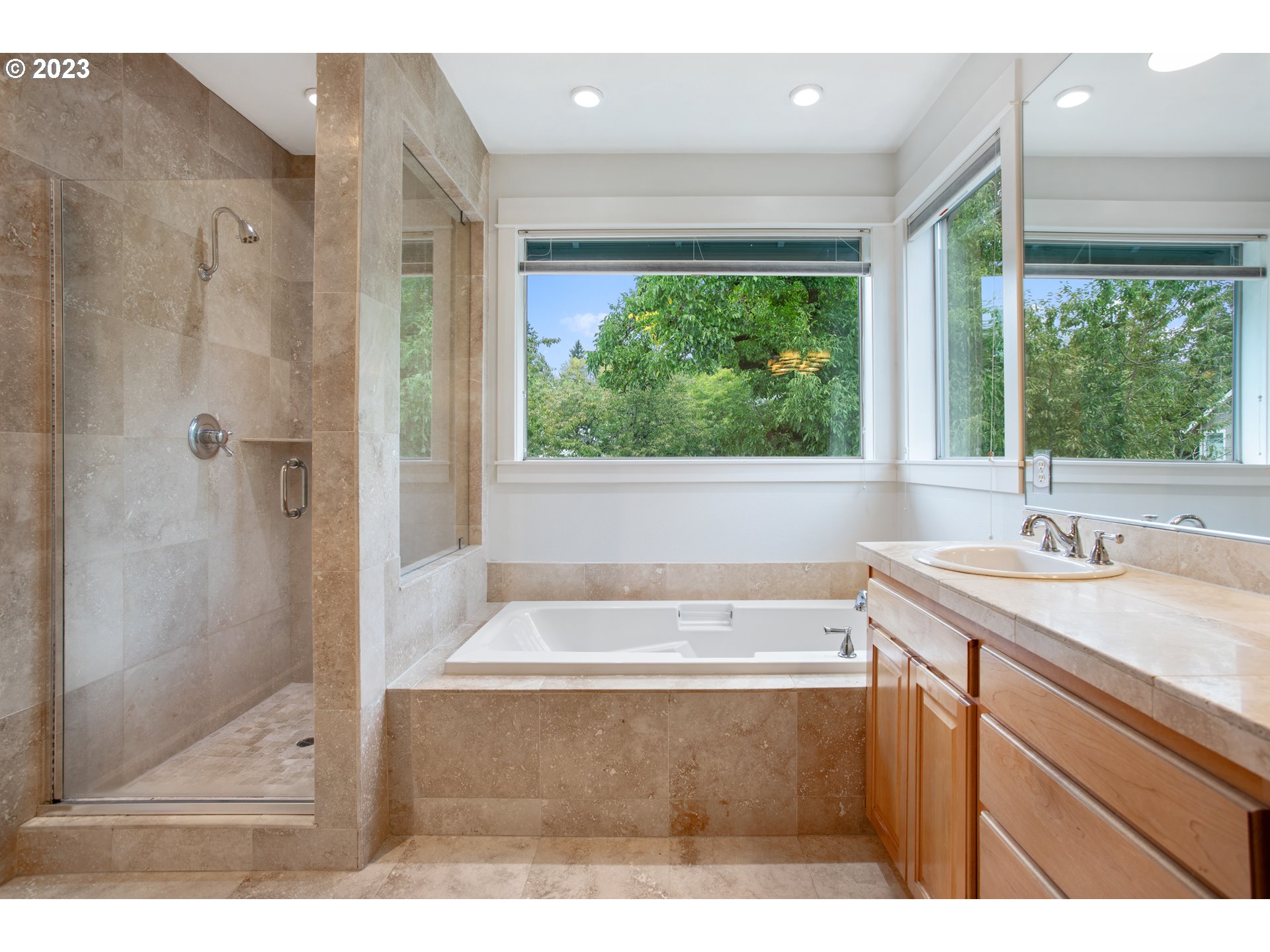 3035 Southwest Carson Street Portland, OR 97219 - Photo 19 of 36 Gallery Image 19