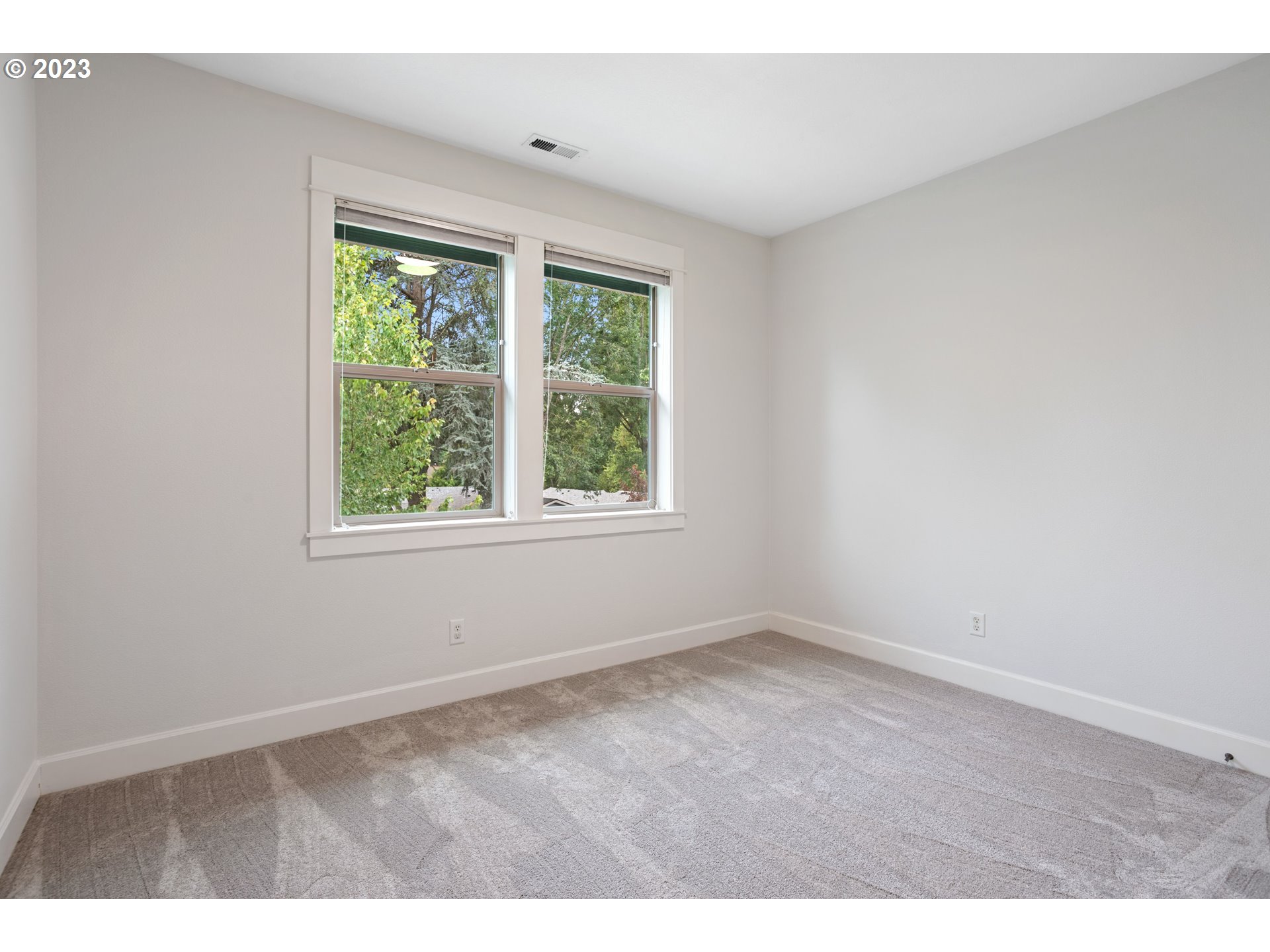 3035 Southwest Carson Street Portland, OR 97219 - Photo 23 of 36 Gallery Image 23