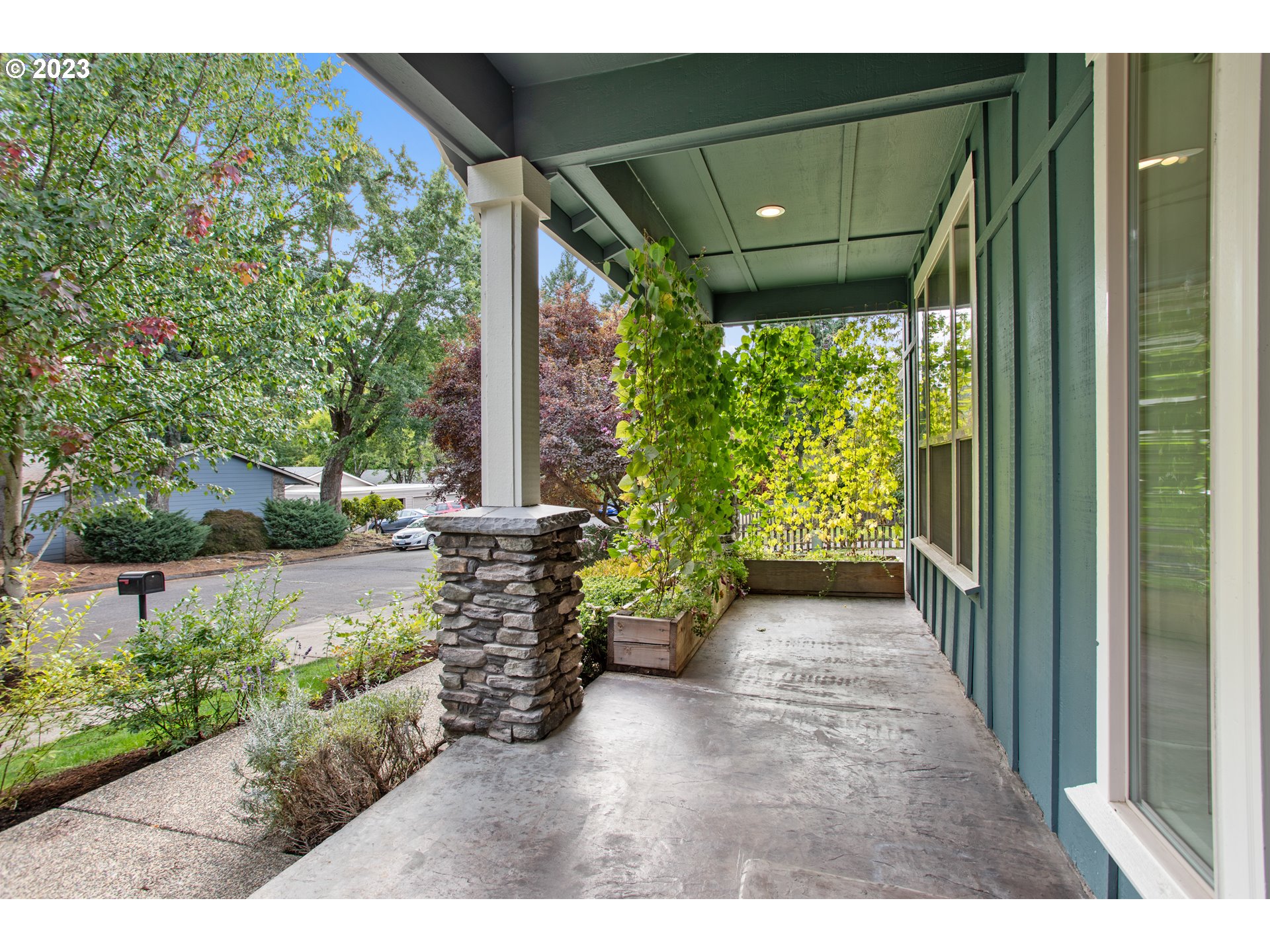 3035 Southwest Carson Street Portland, OR 97219 - Photo 3 of 36 Gallery Image 3
