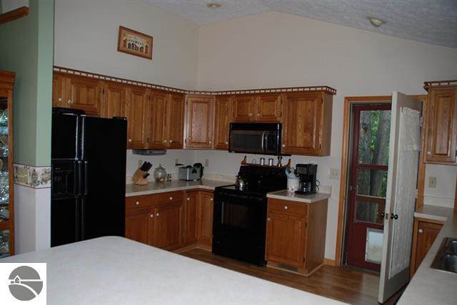 17274 Wallin Road Thompsonville, MI 49683 - Photo 19 of 39 1747996-18.JPG
