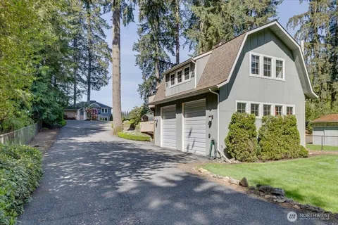 a view of a back yard of the house