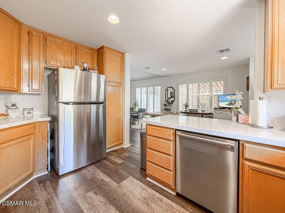 2037 Freesia Avenue Simi Valley, CA 93063 - Photo 12 of 30