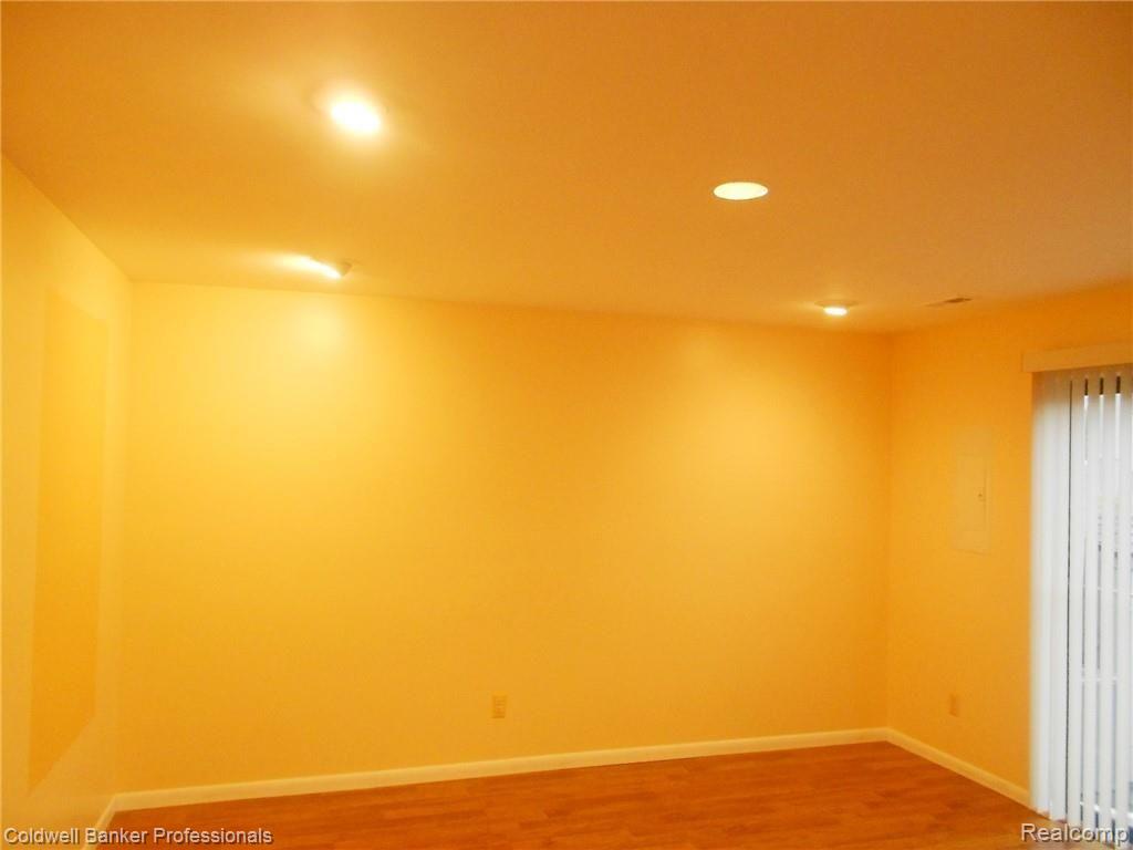 2517 Samoset Road Royal Oak, MI 48073 - Photo 6 of 41 004.JPG