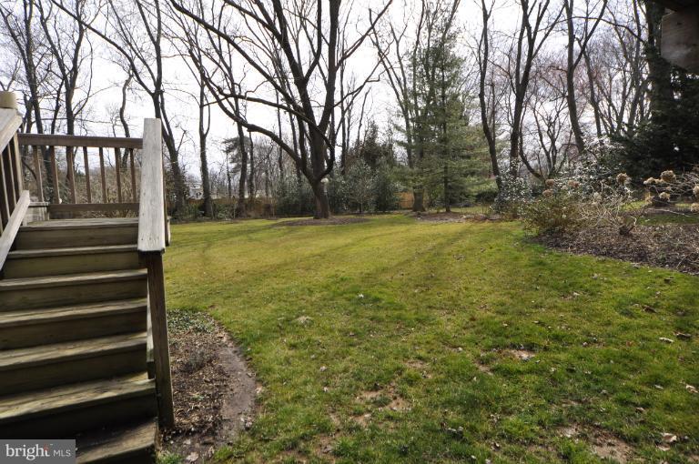 406 Ridge Road Southwest Vienna, VA 22180 - Photo 19 of 28 a view of outdoor space and yard