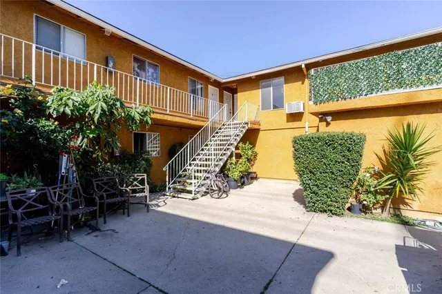 $2,550 | 13015 Vanowen Street, Unit 10, North Hollywood, CA 91605