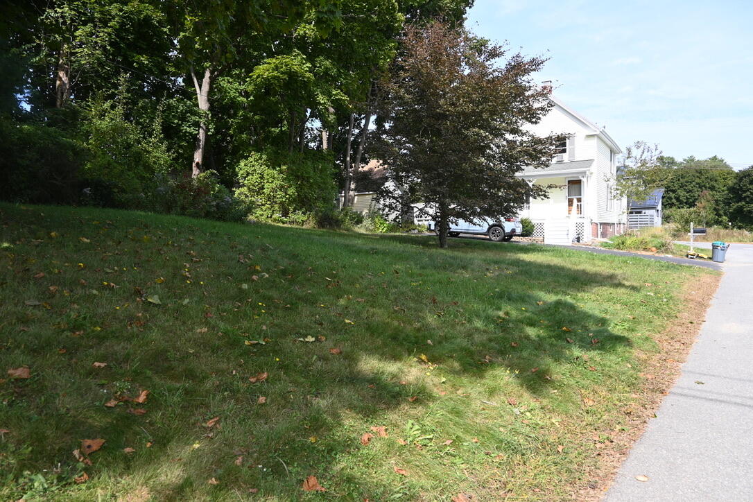 38 Valley Road Bath, ME 04530 - Photo 2 of 39 1D02DADD-D23E-43C3-9AC7-79CABD3406DE_1_1