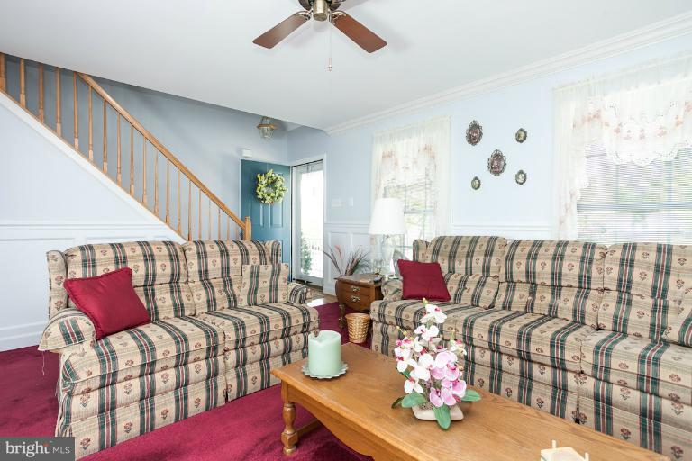 373 Enfield Road Joppa, MD 21085 - Photo 16 of 30 Living Room