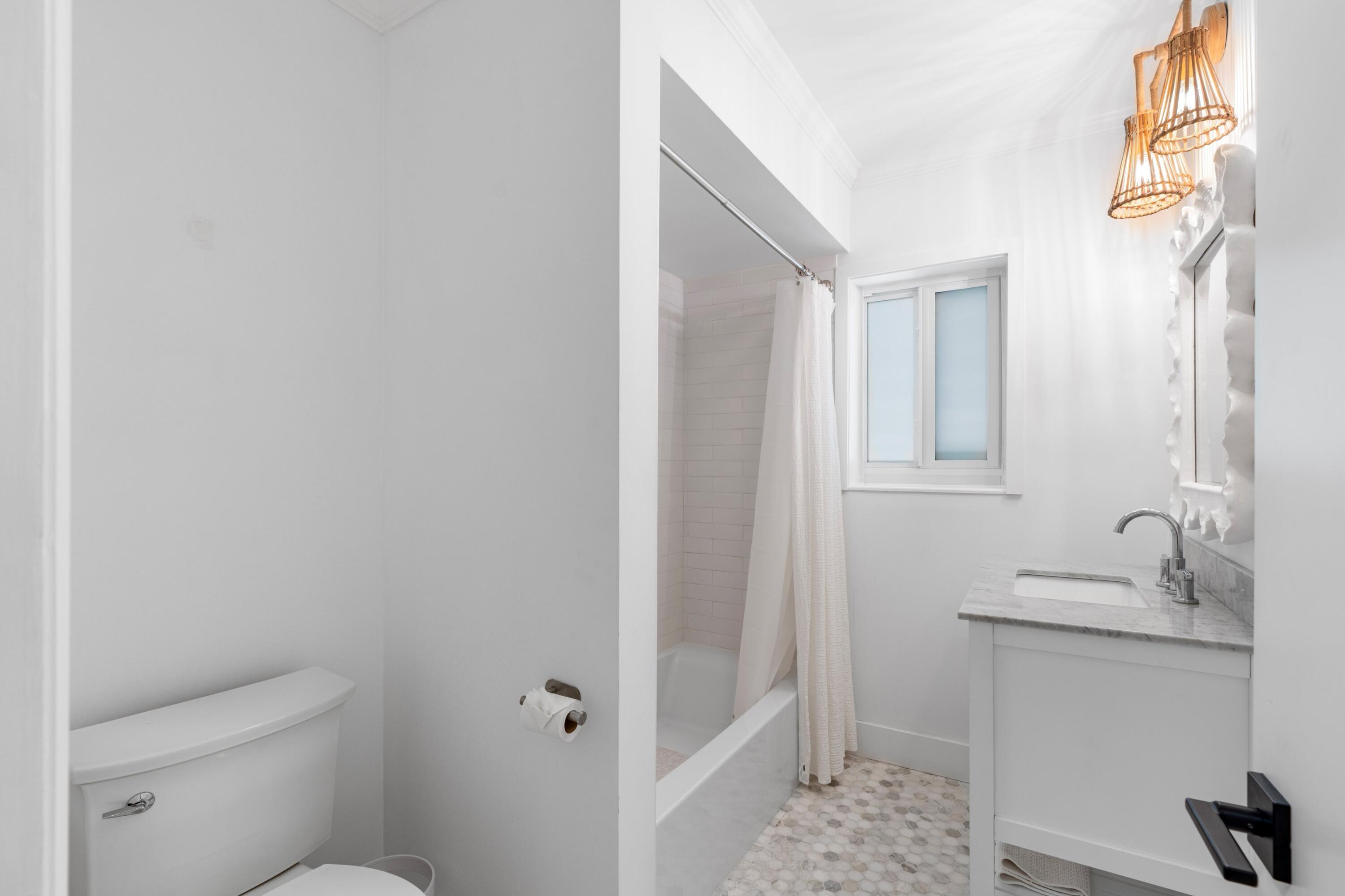 35 Anna Street Ocean Ridge, FL 33435 - Photo 19 of 75 Bathroom 2