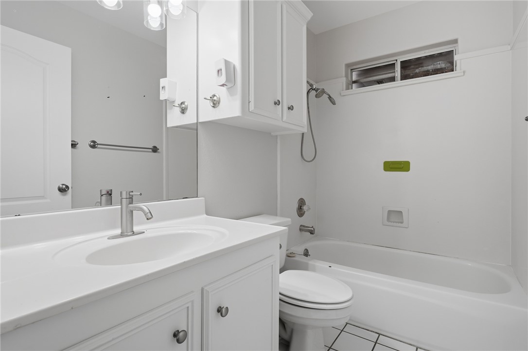 302 Long Point Drive Portland, TX 78374 - Photo 21 of 29 Bathroom #3