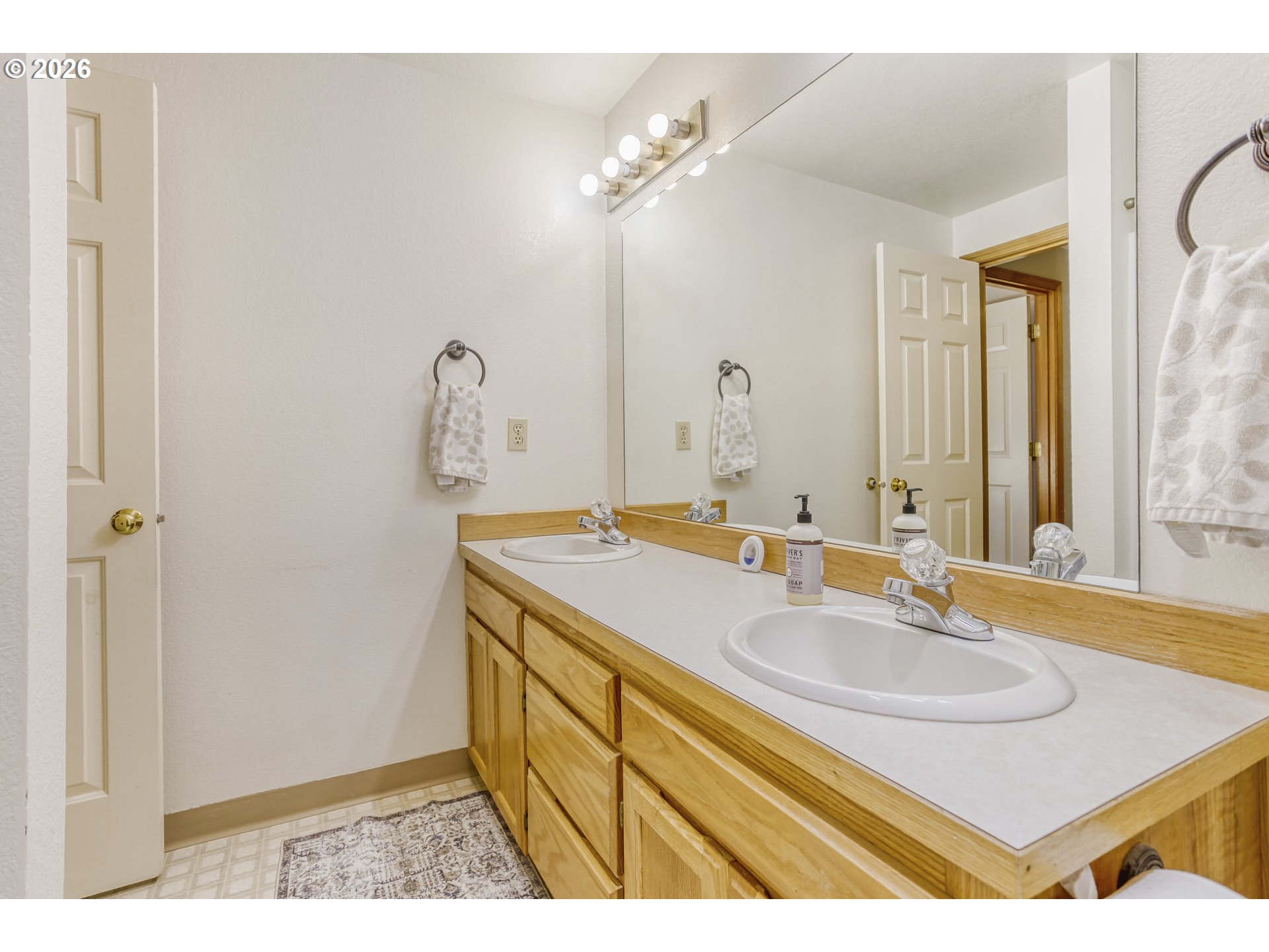 357 Southeast 7th Avenue Canby, OR 97013 - Photo 24 of 29 a bathroom with a sink and a mirror