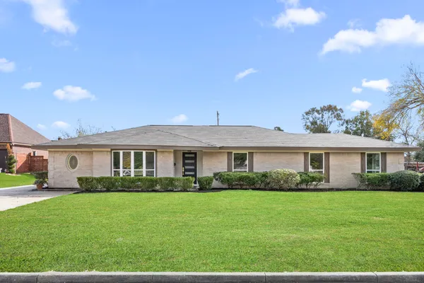 $395,000 | 6934 Heron Drive, Houston, TX 77087