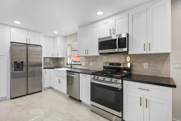 $389,900 | 6934 Heron Drive, Houston, TX 77087