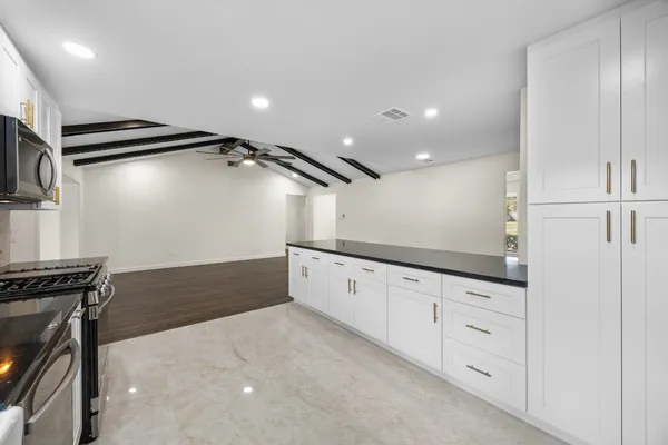 $389,900 | 6934 Heron Drive, Houston, TX 77087