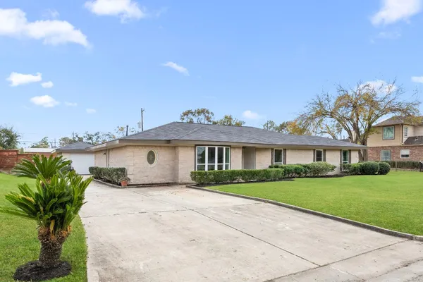 $389,900 | 6934 Heron Drive, Houston, TX 77087