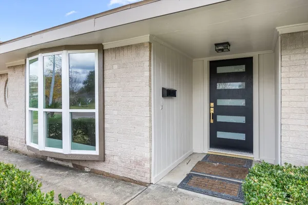 $389,900 | 6934 Heron Drive, Houston, TX 77087