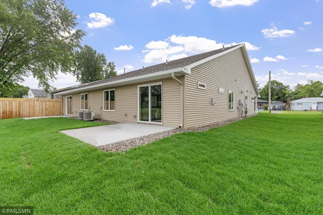 $399,900 | 2333 17th Avenue East, North St. Paul, MN 55109