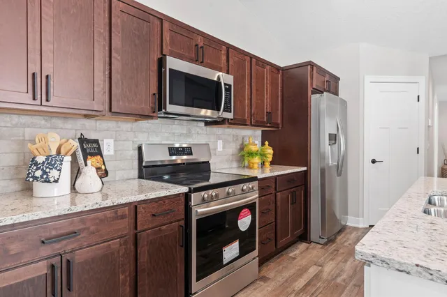 $399,900 | 2333 17th Avenue East, North St. Paul, MN 55109