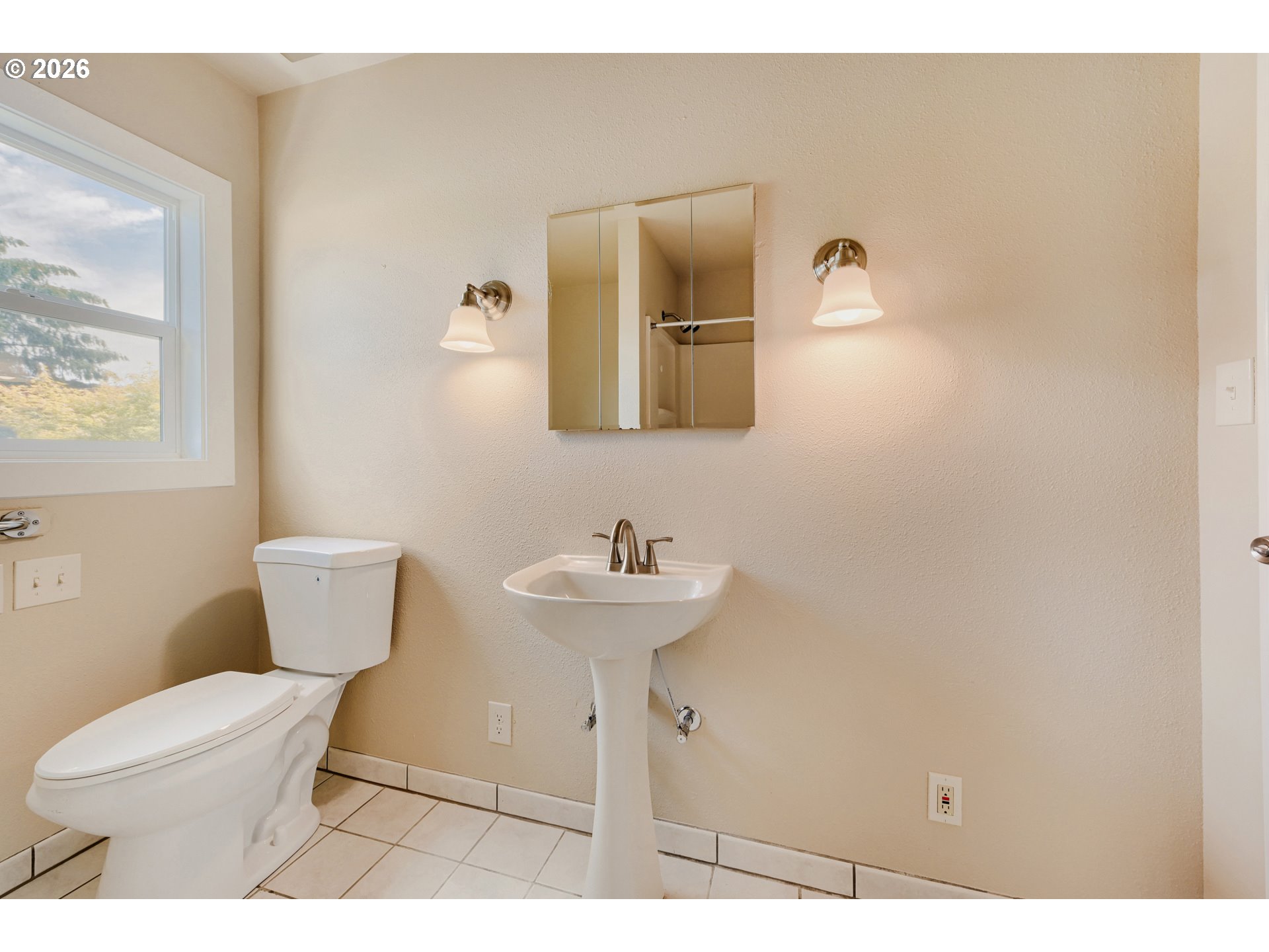 10244 Southwest 40th Avenue Portland, OR 97219 - Photo 17 of 38