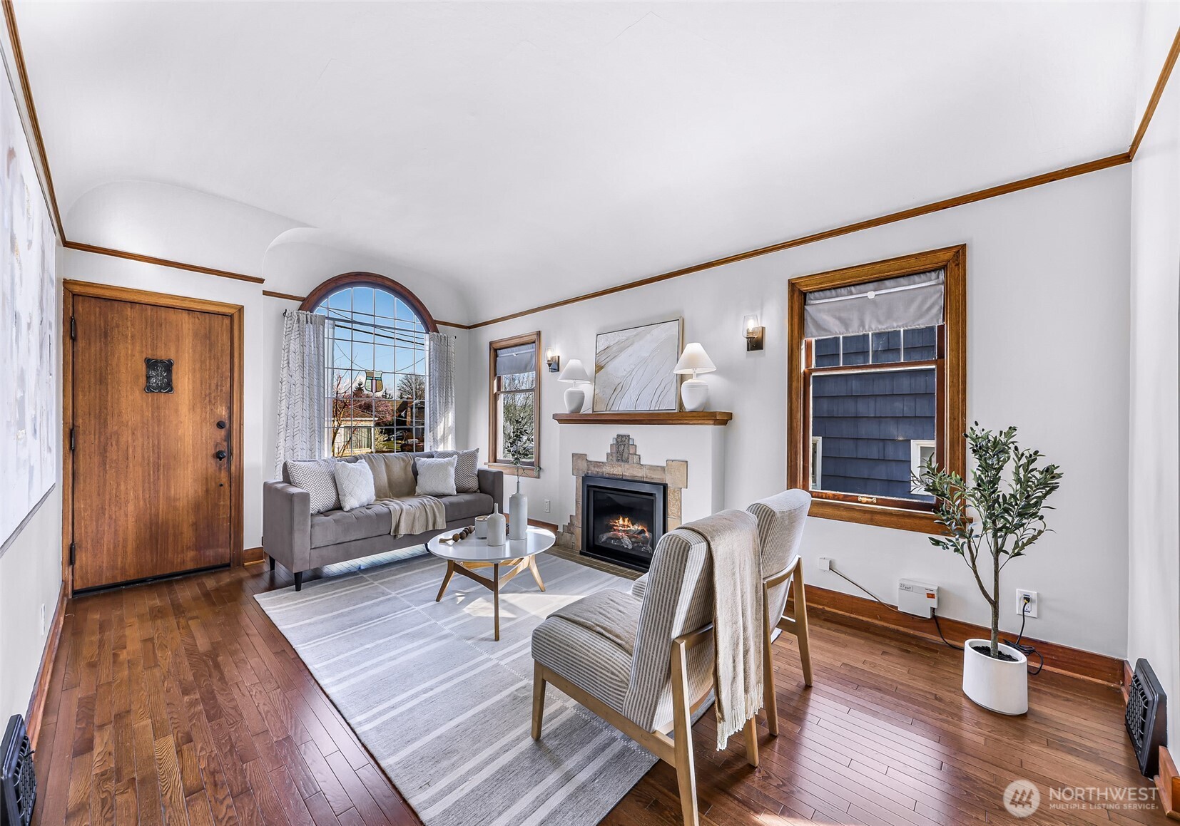 3607 Southwest Manning Street Seattle, WA 98126 - Photo 3 of 34 Gallery Image 3