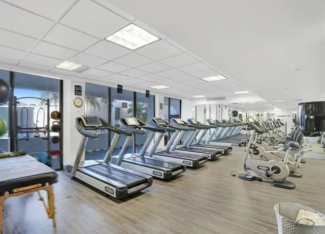 $4,600 | 19707 Turnberry Way, Unit 8D, Miami, FL 33180