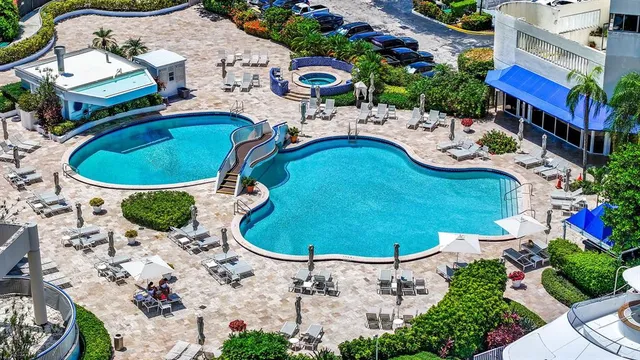 $4,600 | 19707 Turnberry Way, Unit 8D, Miami, FL 33180