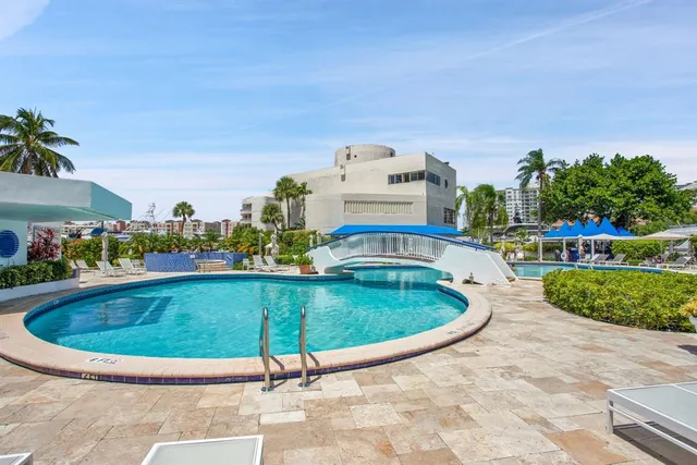 $4,600 | 19707 Turnberry Way, Unit 8D, Miami, FL 33180