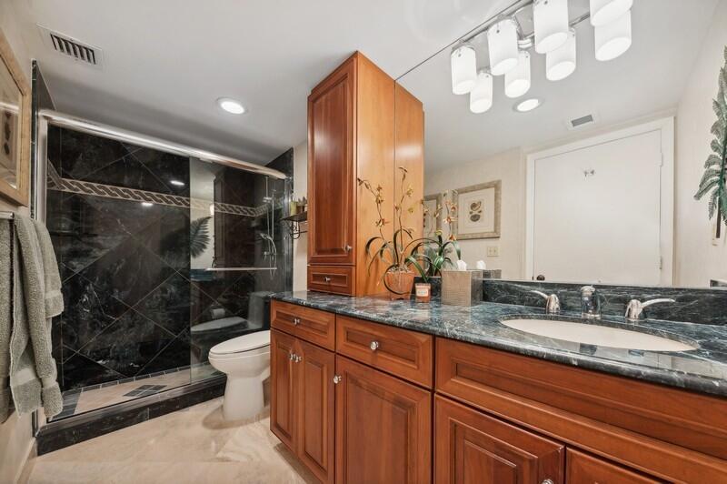 120 Southeast 5th Avenue, Unit 326 Boca Raton, FL 33432 - Photo 14 of 25 13_120SE5thAvenue326_8_Guestbathroom_Fle