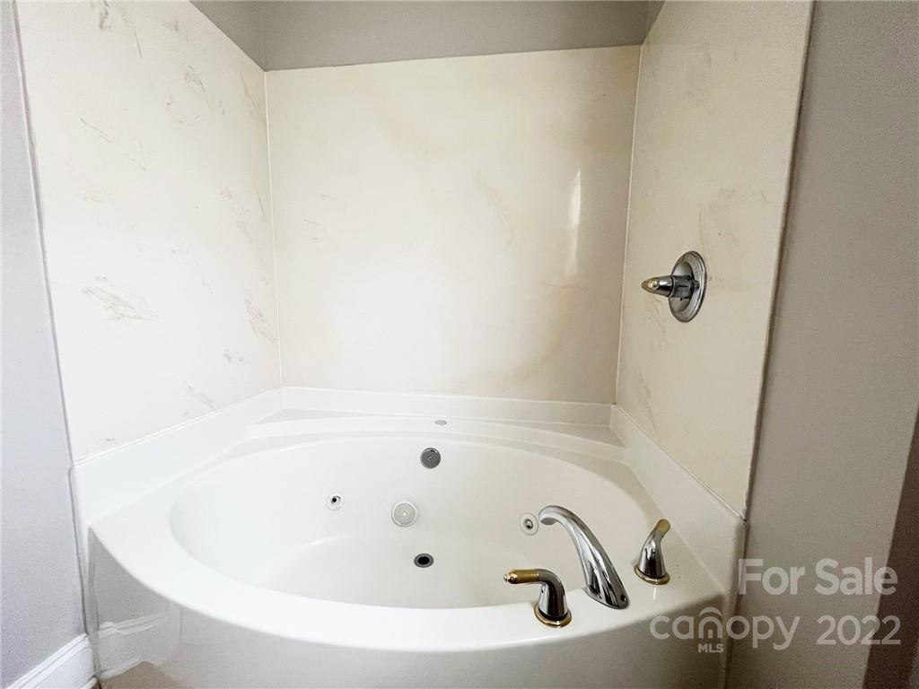 6009 Raisin Tree Lane Charlotte, NC 28215 - Photo 14 of 20 Gallery Image 14