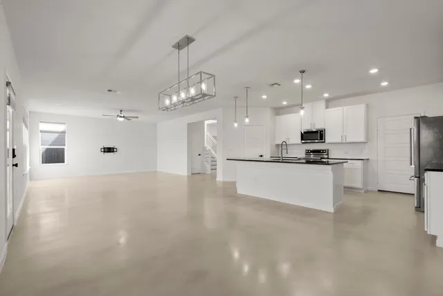 $2,750 | 7400 Lowery Crossing, Austin, TX 78744