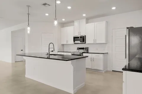 $2,750 | 7400 Lowery Crossing, Austin, TX 78744