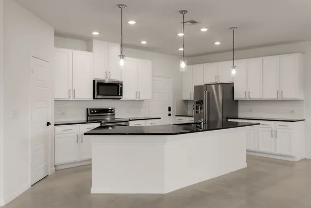 $2,750 | 7400 Lowery Crossing, Austin, TX 78744