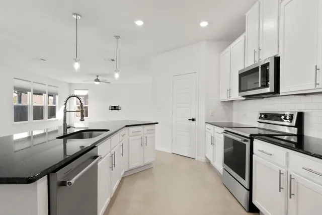 $2,750 | 7400 Lowery Crossing, Austin, TX 78744