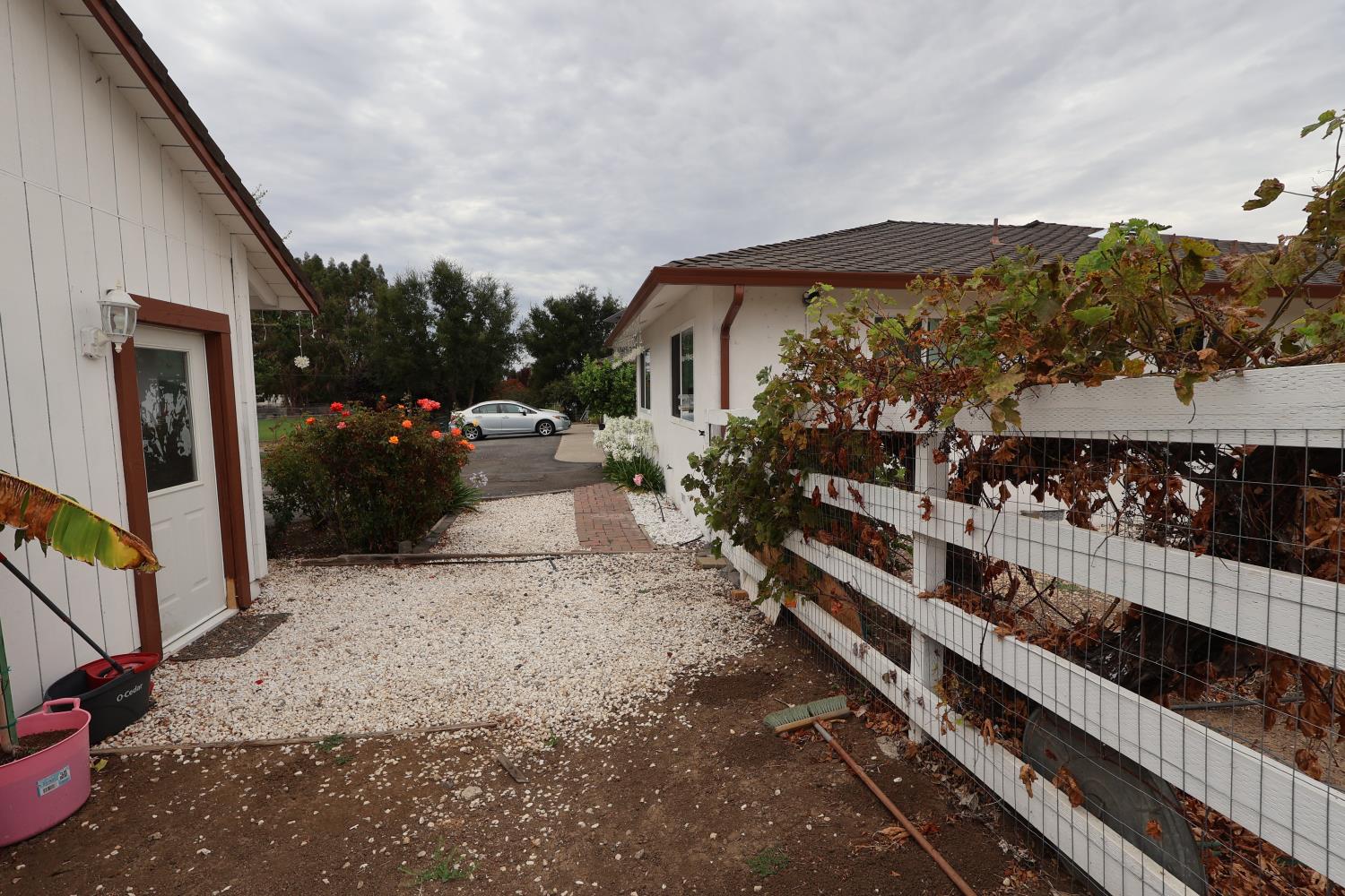 307 Mansfield Road Hollister, CA 95023 - Photo 6 of 47