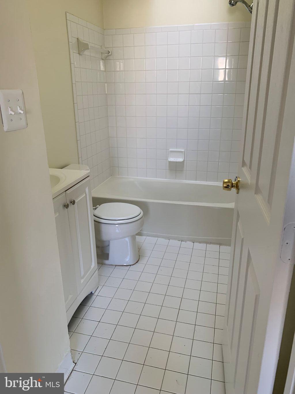 9014 Constant Course Columbia, MD 21046 - Photo 8 of 14 Full Bathroom