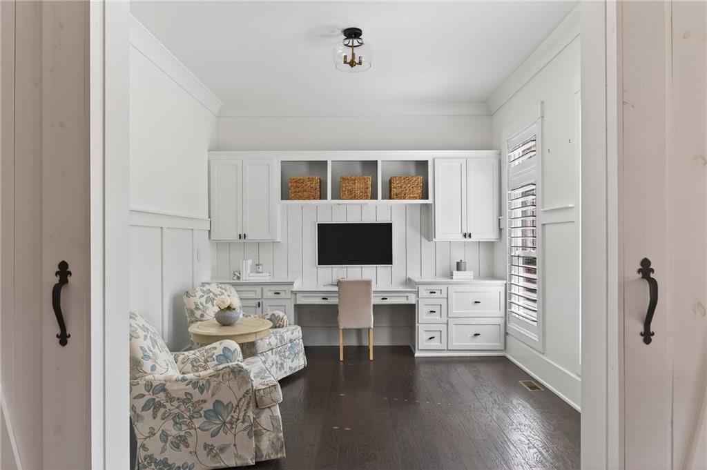 554 Gables Run Milton, GA 30004 - Photo 10 of 47 a living room with furniture and wooden floor