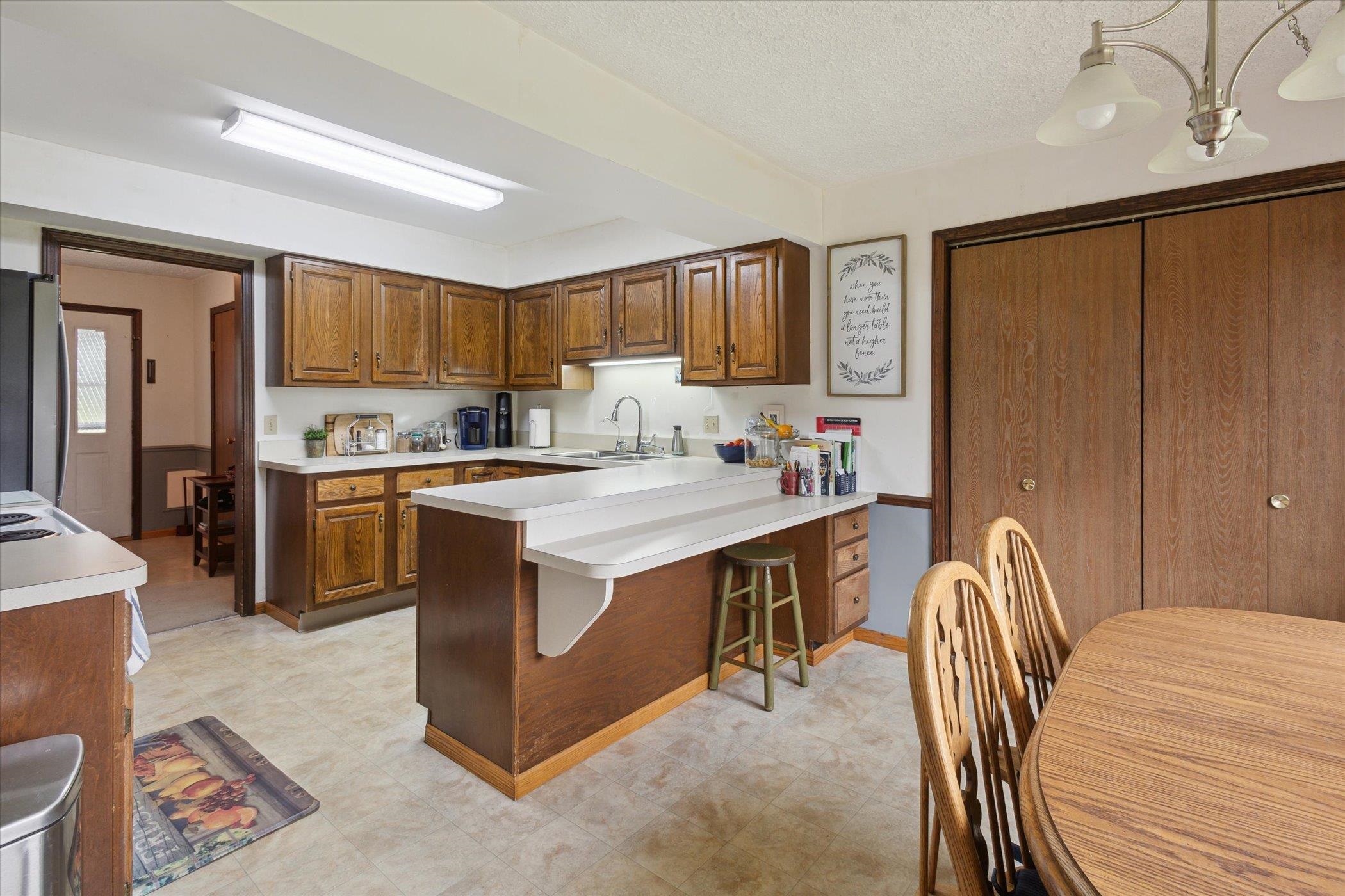 15010 South Grove Road Lansing, MI 48906 - Photo 12 of 45