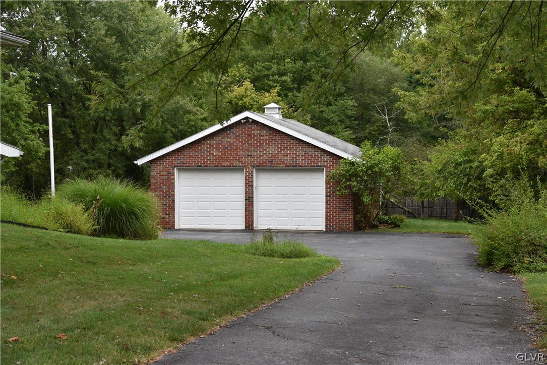 5315 Susan Road Coopersburg, PA 18036 - Photo 4 of 21 Detached garage