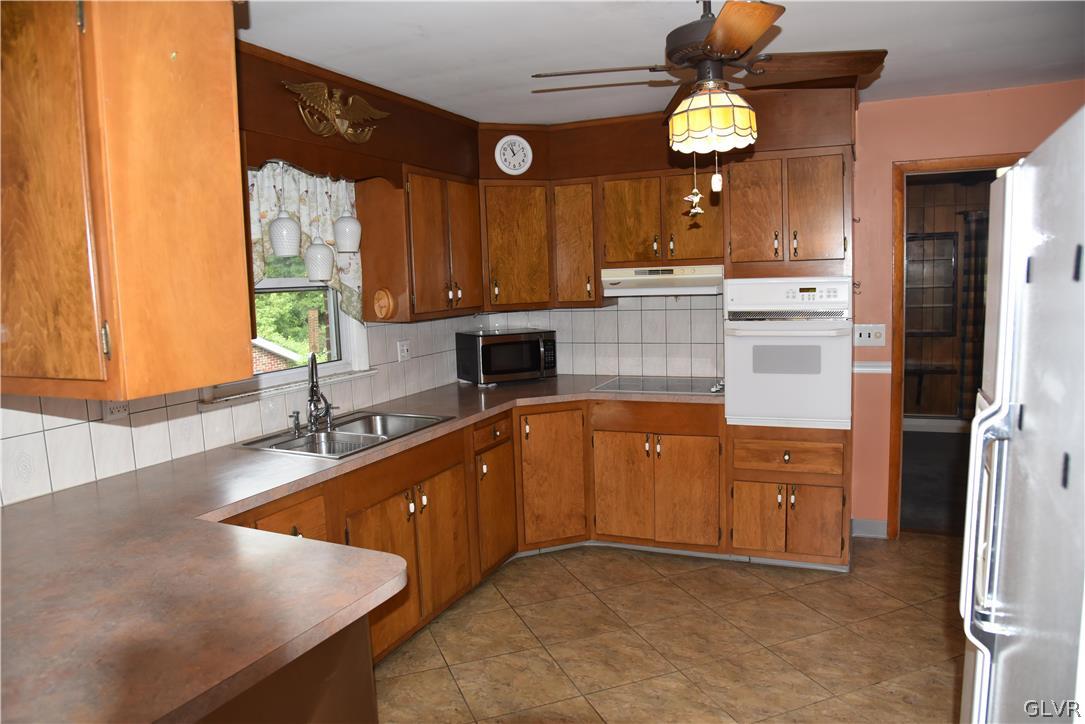 5315 Susan Road Coopersburg, PA 18036 - Photo 8 of 21 Kitchen