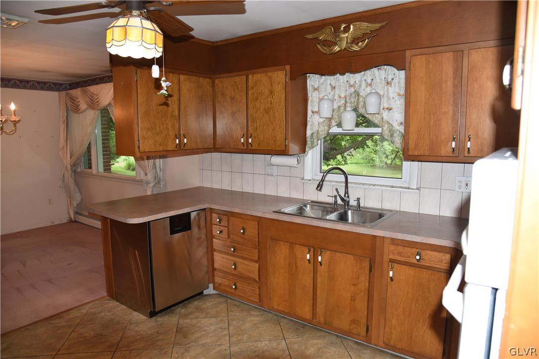 5315 Susan Road Coopersburg, PA 18036 - Photo 9 of 21 Kitchen