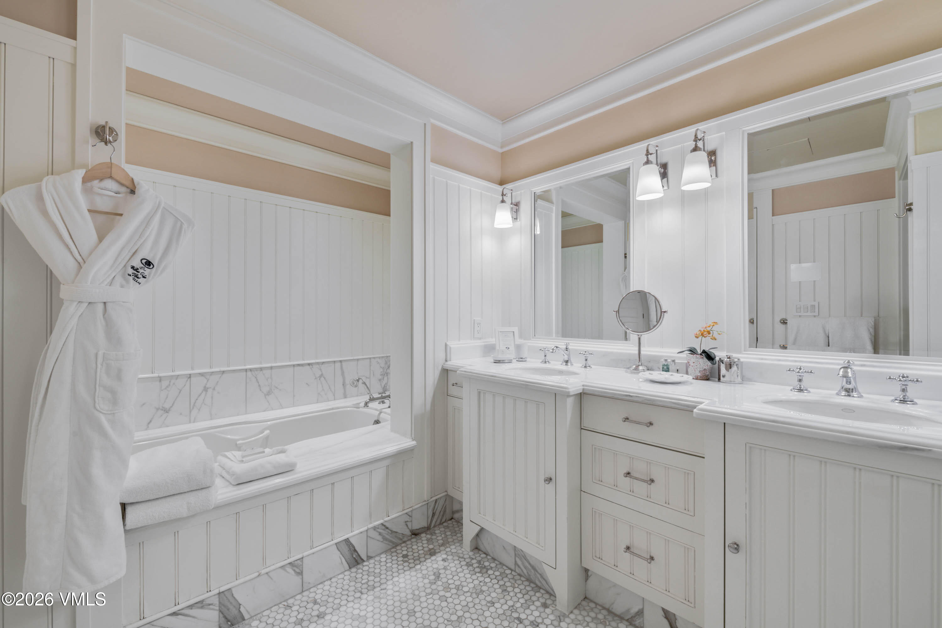 1 Willow Bridge Road, Unit 33 Vail, CO 81657 - Photo 24 of 25 OWBR Primary Soaking tub