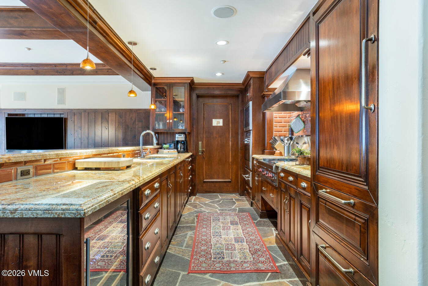 1 Willow Bridge Road, Unit 33 Vail, CO 81657 - Photo 5 of 40 One Willow Bridge 33 MLS-3