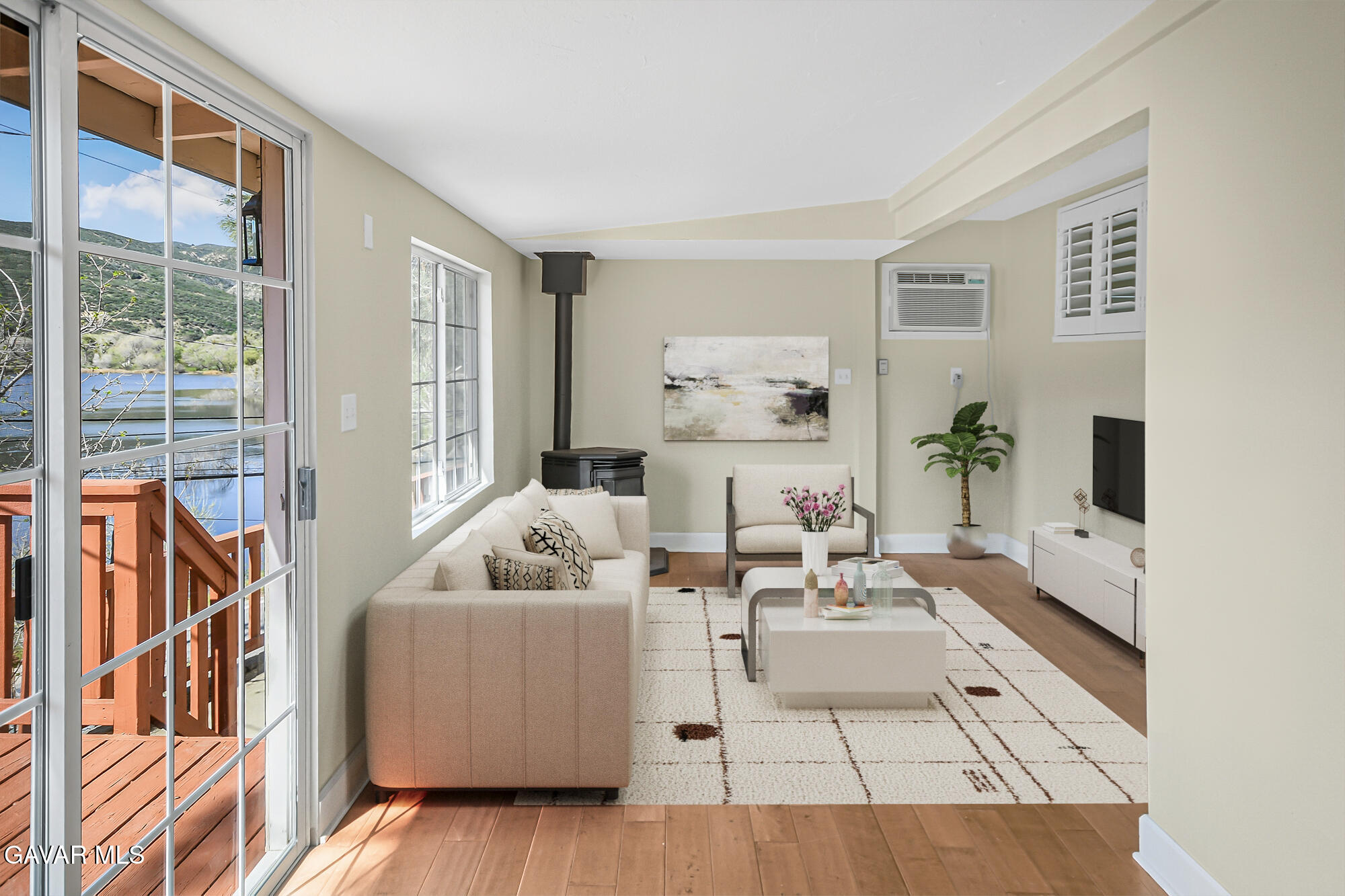 17743 Elizabeth Lake Road Lake Hughes, CA 93532 - Photo 5 of 33 DSC_4617-A-Staged