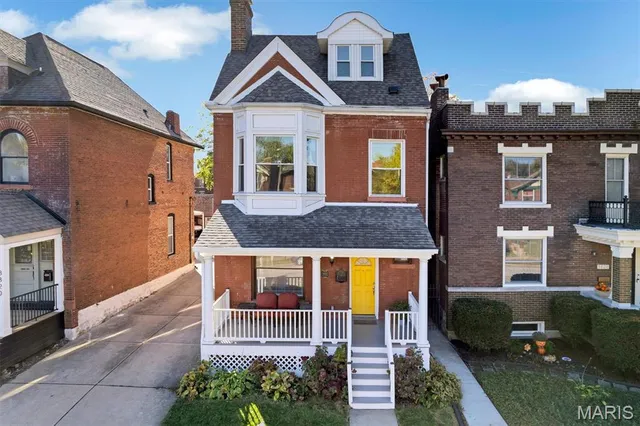 $449,944 | 3822 Shaw Boulevard, St. Louis, MO 63110