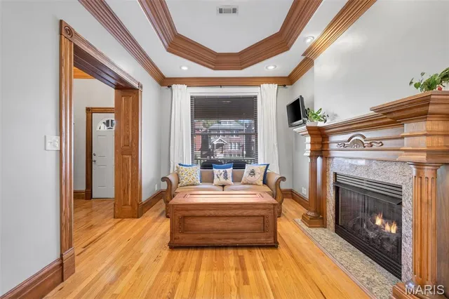 $449,944 | 3822 Shaw Boulevard, St. Louis, MO 63110