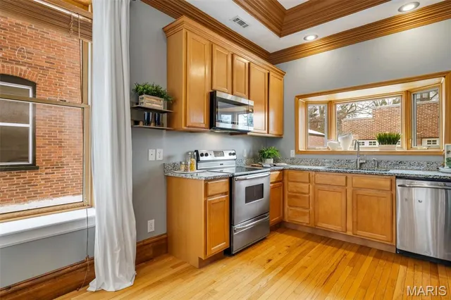 $424,999 | 3822 Shaw Boulevard, St. Louis, MO 63110