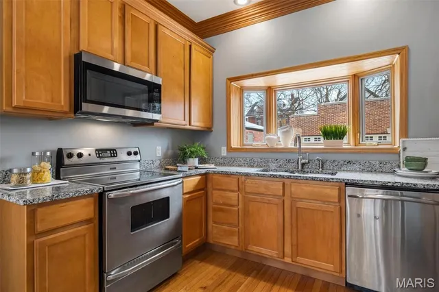 $424,999 | 3822 Shaw Boulevard, St. Louis, MO 63110