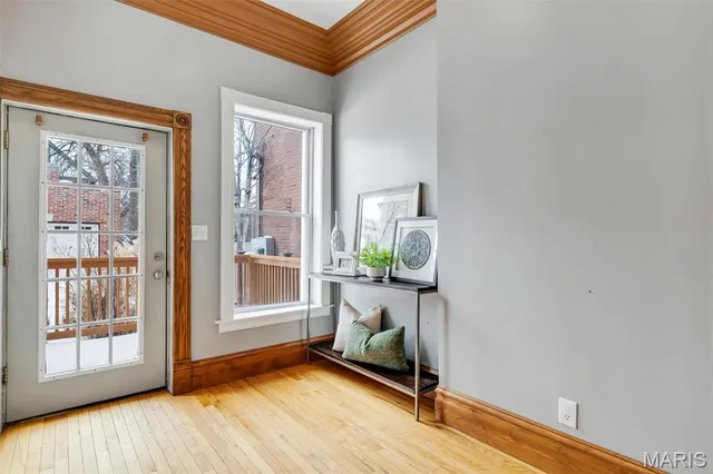 $424,999 | 3822 Shaw Boulevard, St. Louis, MO 63110