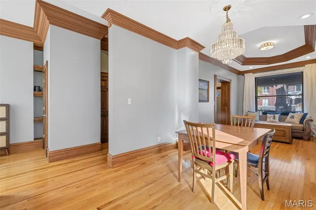 $449,944 | 3822 Shaw Boulevard, St. Louis, MO 63110