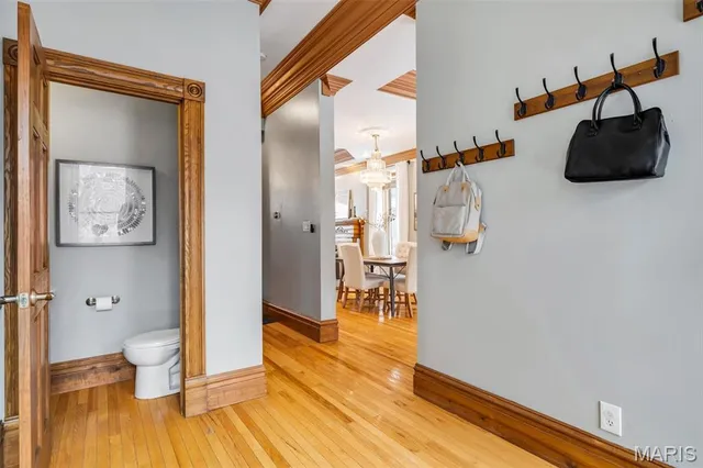 $424,999 | 3822 Shaw Boulevard, St. Louis, MO 63110